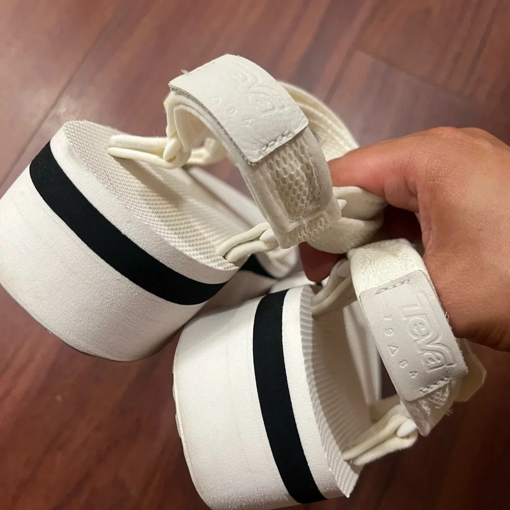 TEVA FLATFORM UNIVERSAL MESH BRIGHT WHITE PLATFORM SANDALS
